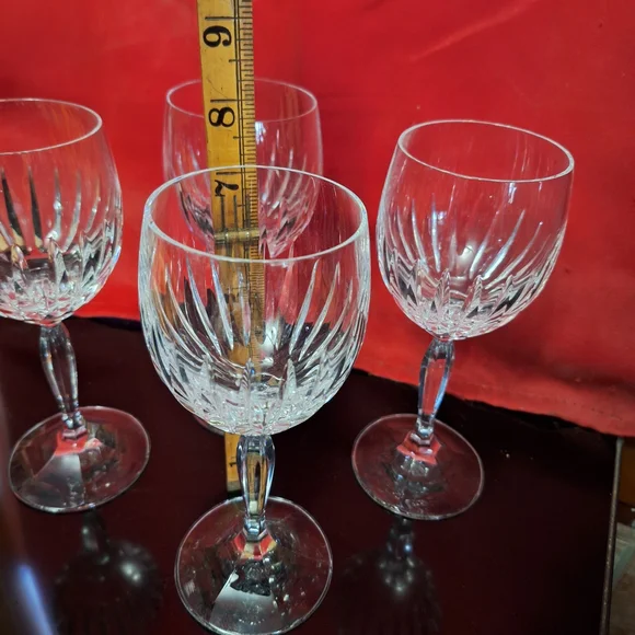 ✨ Vintage Heavy Cut Lead Crystal Wine Glasses - Set of 4 ✨ - Picture 4 of 5